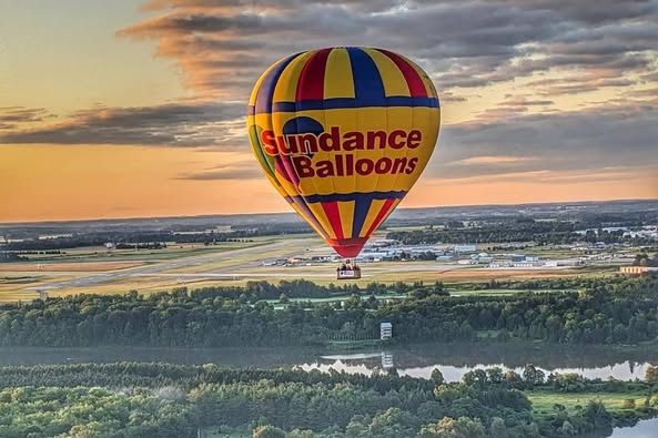 Two guests posing between colourful Sundance balloons before launch